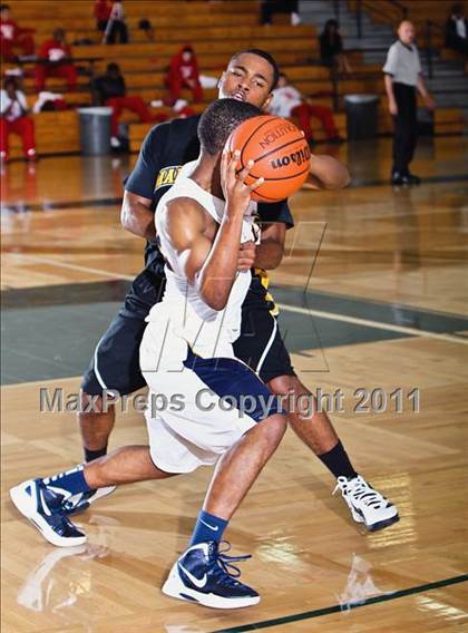 Thumbnail 1 in Fort Bend Marshall vs. La Marque (McDonald's Texas Invitational) photogallery.
