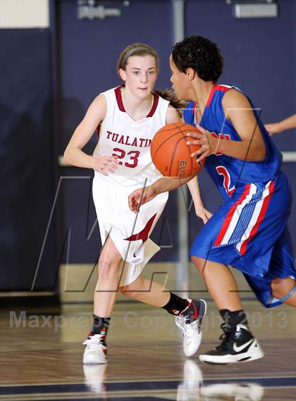 Thumbnail 2 in Lebanon vs. Tualatin (Nike Interstate Shootout) photogallery.