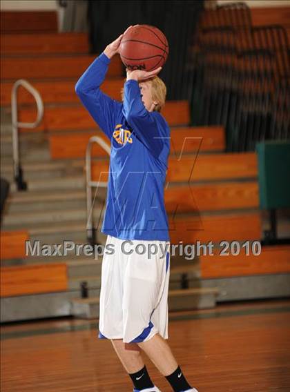 Thumbnail 1 in Lincoln Hall vs. Mahopac (Putnam Challenge) photogallery.