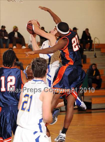 Thumbnail 1 in Lincoln Hall vs. Mahopac (Putnam Challenge) photogallery.