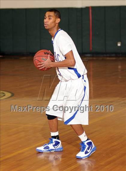 Thumbnail 1 in Lincoln Hall vs. Mahopac (Putnam Challenge) photogallery.