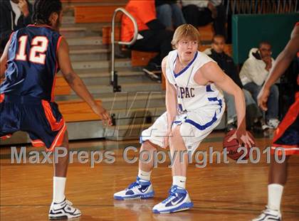 Thumbnail 3 in Lincoln Hall vs. Mahopac (Putnam Challenge) photogallery.