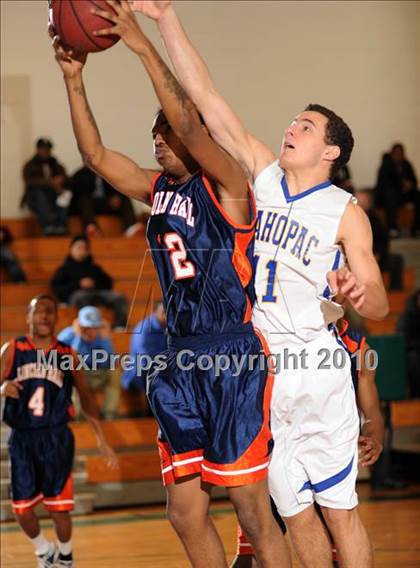 Thumbnail 3 in Lincoln Hall vs. Mahopac (Putnam Challenge) photogallery.