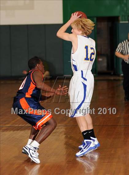Thumbnail 2 in Lincoln Hall vs. Mahopac (Putnam Challenge) photogallery.