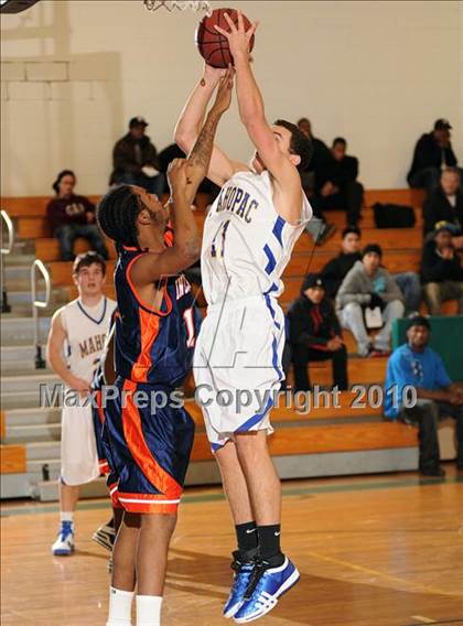Thumbnail 1 in Lincoln Hall vs. Mahopac (Putnam Challenge) photogallery.