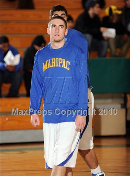 Thumbnail 1 in Lincoln Hall vs. Mahopac (Putnam Challenge) photogallery.