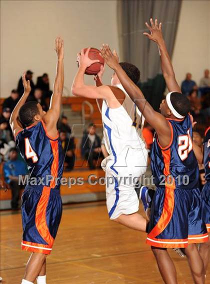 Thumbnail 3 in Lincoln Hall vs. Mahopac (Putnam Challenge) photogallery.