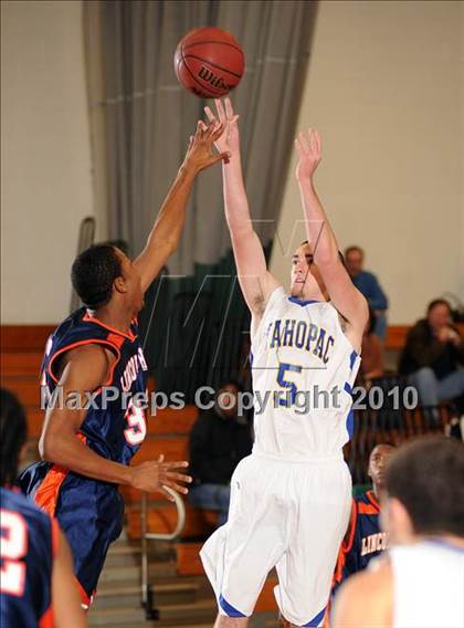 Thumbnail 3 in Lincoln Hall vs. Mahopac (Putnam Challenge) photogallery.