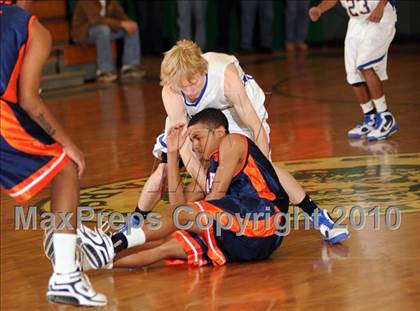 Thumbnail 3 in Lincoln Hall vs. Mahopac (Putnam Challenge) photogallery.