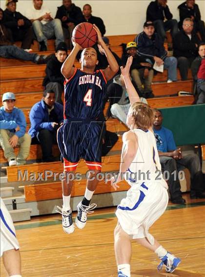 Thumbnail 3 in Lincoln Hall vs. Mahopac (Putnam Challenge) photogallery.