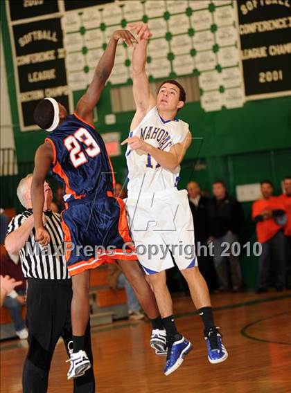 Thumbnail 3 in Lincoln Hall vs. Mahopac (Putnam Challenge) photogallery.