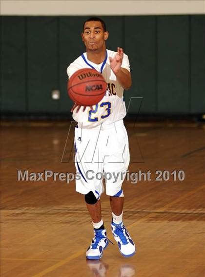 Thumbnail 3 in Lincoln Hall vs. Mahopac (Putnam Challenge) photogallery.