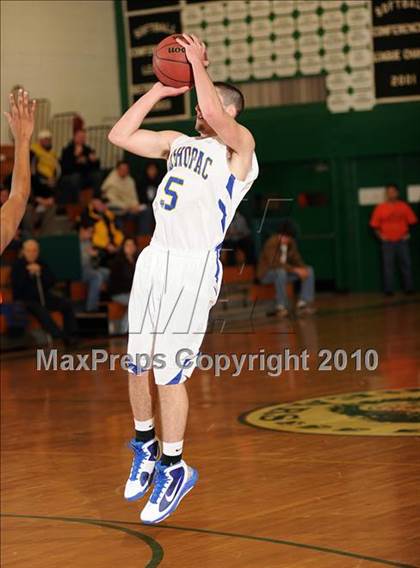 Thumbnail 1 in Lincoln Hall vs. Mahopac (Putnam Challenge) photogallery.