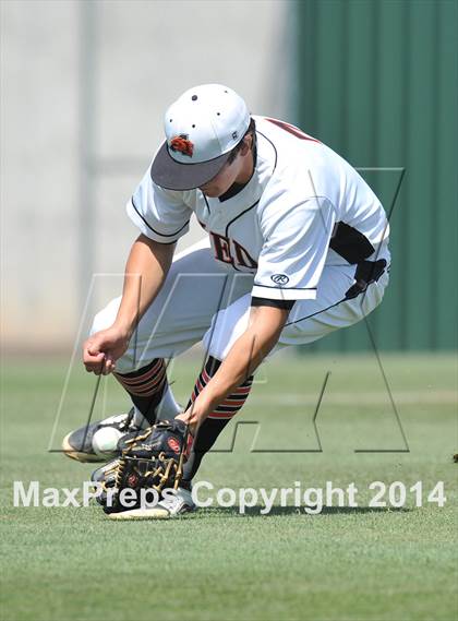 Thumbnail 1 in Birdville vs. Aledo (UIL 4A Region 1 Quarterfinal) photogallery.