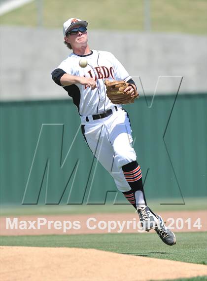 Thumbnail 3 in Birdville vs. Aledo (UIL 4A Region 1 Quarterfinal) photogallery.