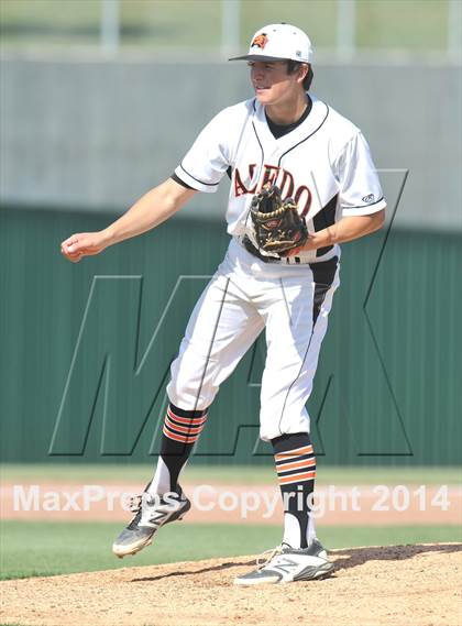 Thumbnail 3 in Birdville vs. Aledo (UIL 4A Region 1 Quarterfinal) photogallery.