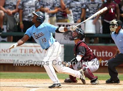 Thumbnail 2 in Carroll vs. A&M Consolidated (UIL 5A State Semifinal) photogallery.