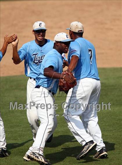 Thumbnail 3 in Carroll vs. A&M Consolidated (UIL 5A State Semifinal) photogallery.