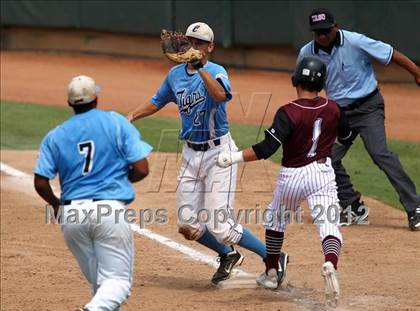 Thumbnail 3 in Carroll vs. A&M Consolidated (UIL 5A State Semifinal) photogallery.