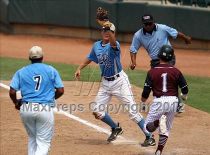 Thumbnail 2 in Carroll vs. A&M Consolidated (UIL 5A State Semifinal) photogallery.