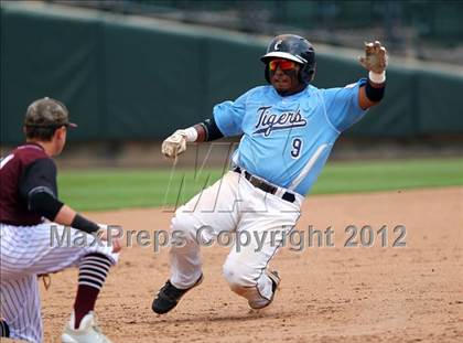 Thumbnail 2 in Carroll vs. A&M Consolidated (UIL 5A State Semifinal) photogallery.