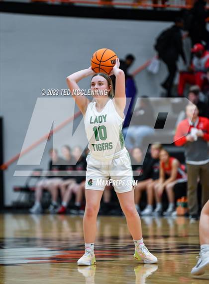 Thumbnail 3 in Valley Springs vs. Glen Rose (AAA 3A State Playoff first round) photogallery.