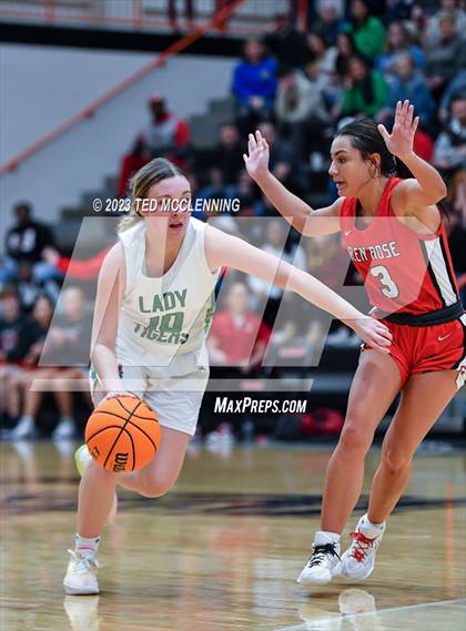 Thumbnail 3 in Valley Springs vs. Glen Rose (AAA 3A State Playoff first round) photogallery.