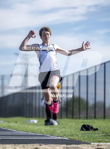 Thumbnail 3 in Racine Case Invitational photogallery.