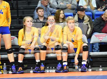 Thumbnail 1 in Paragould vs Valley View (AHSAA 5A State Final) photogallery.