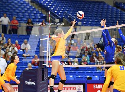 Thumbnail 3 in Paragould vs Valley View (AHSAA 5A State Final) photogallery.