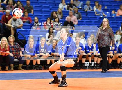 Thumbnail 1 in Paragould vs Valley View (AHSAA 5A State Final) photogallery.