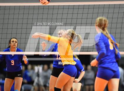 Thumbnail 3 in Paragould vs Valley View (AHSAA 5A State Final) photogallery.