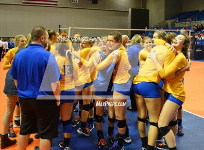Thumbnail 1 in Paragould vs Valley View (AHSAA 5A State Final) photogallery.