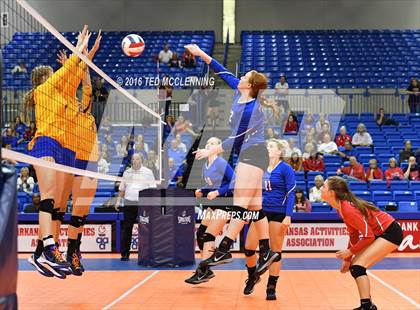 Thumbnail 1 in Paragould vs Valley View (AHSAA 5A State Final) photogallery.