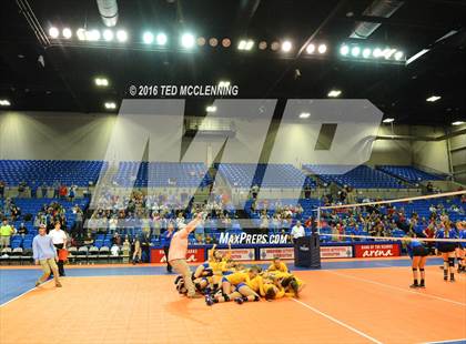 Thumbnail 2 in Paragould vs Valley View (AHSAA 5A State Final) photogallery.