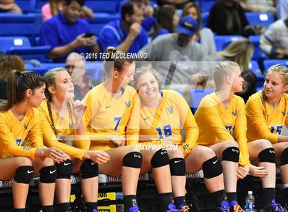 Thumbnail 2 in Paragould vs Valley View (AHSAA 5A State Final) photogallery.