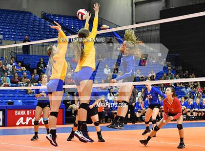 Thumbnail 2 in Paragould vs Valley View (AHSAA 5A State Final) photogallery.