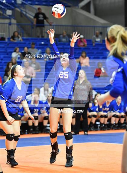 Thumbnail 1 in Paragould vs Valley View (AHSAA 5A State Final) photogallery.
