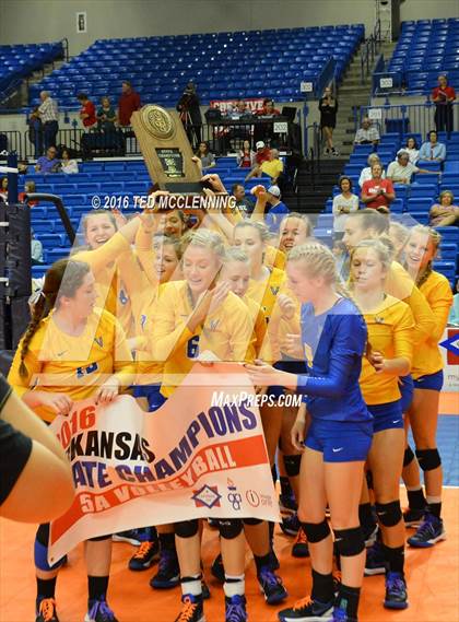 Thumbnail 3 in Paragould vs Valley View (AHSAA 5A State Final) photogallery.