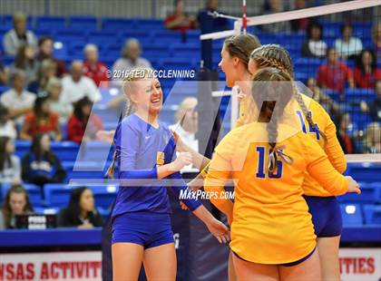 Thumbnail 1 in Paragould vs Valley View (AHSAA 5A State Final) photogallery.