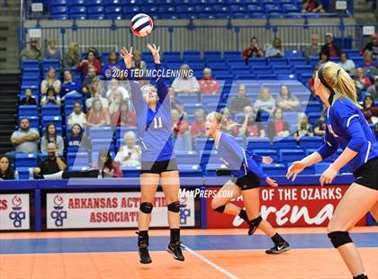 Thumbnail 2 in Paragould vs Valley View (AHSAA 5A State Final) photogallery.