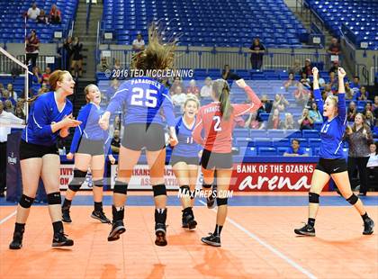 Thumbnail 2 in Paragould vs Valley View (AHSAA 5A State Final) photogallery.