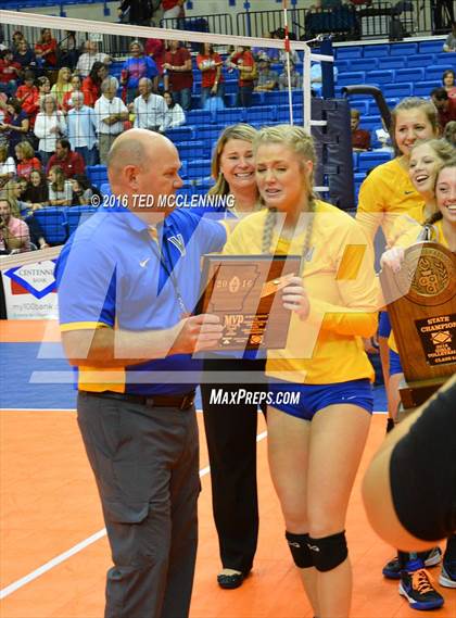 Thumbnail 2 in Paragould vs Valley View (AHSAA 5A State Final) photogallery.
