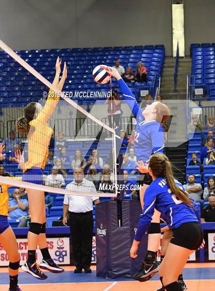 Thumbnail 2 in Paragould vs Valley View (AHSAA 5A State Final) photogallery.