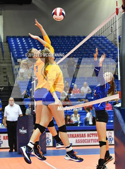 Thumbnail 2 in Paragould vs Valley View (AHSAA 5A State Final) photogallery.