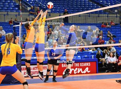 Thumbnail 3 in Paragould vs Valley View (AHSAA 5A State Final) photogallery.