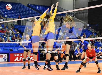 Thumbnail 3 in Paragould vs Valley View (AHSAA 5A State Final) photogallery.