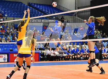 Thumbnail 3 in Paragould vs Valley View (AHSAA 5A State Final) photogallery.