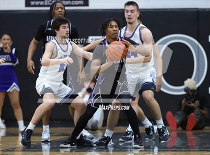 Thumbnail 2 in Hilliard Bradley vs. Africentric Early College photogallery.