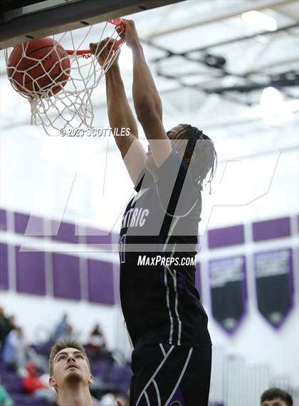 Thumbnail 3 in Hilliard Bradley vs. Africentric Early College photogallery.